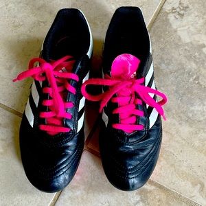 EUC Adidas girl’s cleats size 3